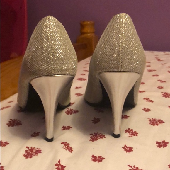 Glittery open toe high heels. - Picture 3 of 3